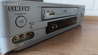 Samsung VHS VCR (Video Cassette Recorder)